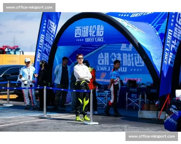 许魏洲出任 D1 飘移大奖赛中国区首席推荐官,开启明星与赛车文化的跨界新纪元 许魏洲出任 D1 飘移大奖赛中国区首席推荐官,开启明星与赛车文化的跨界新纪元