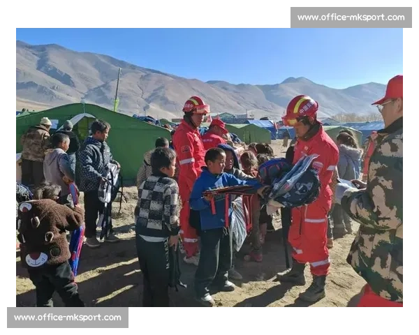 队长别哭！洪水中的生命守护者与雪域高原的护心天使