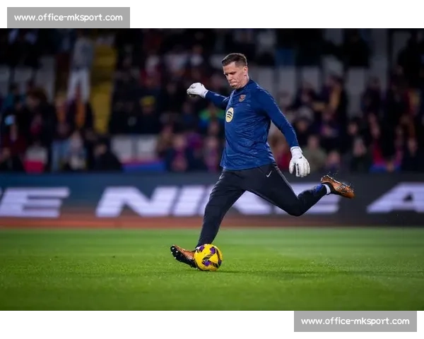 巴萨完成什琴斯尼注册，续约独立于特狮，门将新布局成型