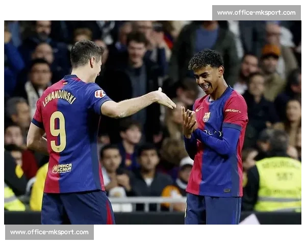 巴萨新星亚马尔恋上 30 岁网红：13 岁年龄差引爆舆论