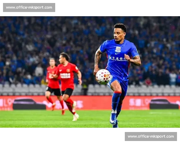 申花锋线迎救兵！米内罗伤缺 4 个月，新援阿苏埃火线加盟